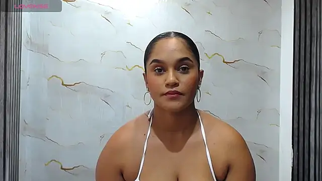 Snapshot of Liaa_cams chatting on 06-22-26, 10:29 Liaa cams online show from 06-22-26, 10:29