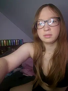 Snapshot of Freaky-Doll chatting on 06-08-26, 08:20 Freaky-Doll online show from 06-08-26, 08:20