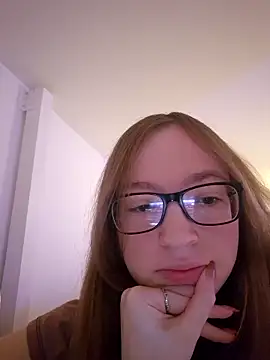 Snapshot of Freaky-Doll chatting on 05-14-26, 10:29 Freaky-Doll online show from 05-14-26, 10:29