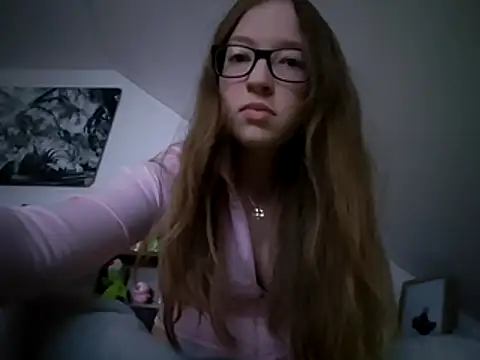 Snapshot of Freaky-Doll chatting on 05-03-26, 07:17 Freaky-Doll online show from 05-03-26, 07:17