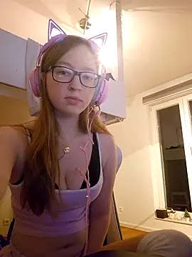 Snapshot of Freaky-Doll chatting on 06-03-26, 10:25 Freaky-Doll online show from 06-03-26, 10:25