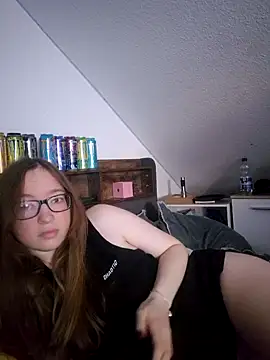 Snapshot of Freaky-Doll chatting on 06-16-26, 05:24 Freaky-Doll online show from 06-16-26, 05:24