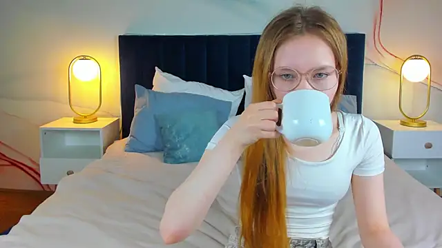 Snapshot of FloraLarsson chatting on 06-04-26, 03:11 FloraLarsson online show from 06-04-26, 03:11