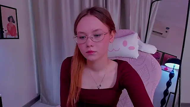 Snapshot of FloraLarsson chatting on 05-08-26, 04:16 FloraLarsson online show from 05-08-26, 04:16