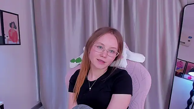 Snapshot of FloraLarsson chatting on 05-08-26, 04:44 FloraLarsson online show from 05-08-26, 04:44