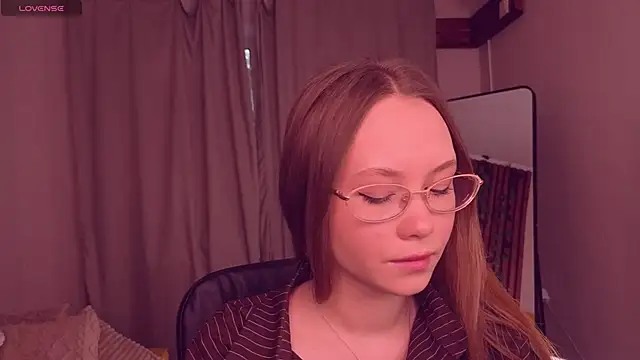 Snapshot of FloraLarsson chatting on 05-04-26, 10:29 FloraLarsson online show from 05-04-26, 10:29