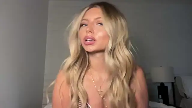 Snapshot of Summerclarke chatting on 05-15-26, 10:52 Summerclarke online show from 05-15-26, 10:52
