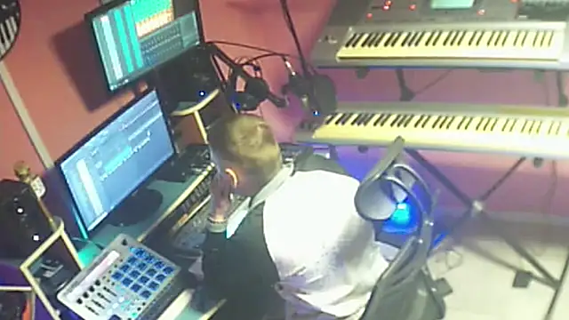 Snayper521 online show from 05-08-26, 01:37