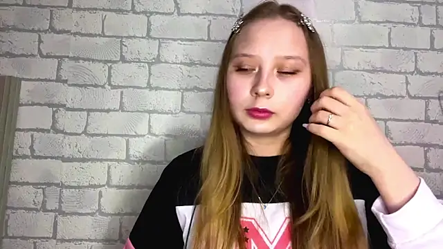 MertieVandusen online show from 04-30-26, 04:25