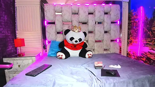 Snapshot of MahiaraHot chatting on 05-08-26, 02:21 MahiaraHot online show from 05-08-26, 02:21