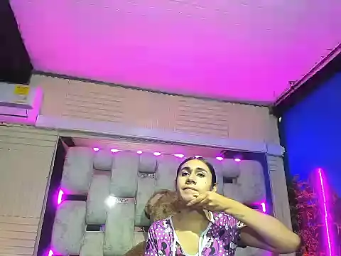 Snapshot of MahiaraHot chatting on 06-19-26, 02:12 MahiaraHot online show from 06-19-26, 02:12