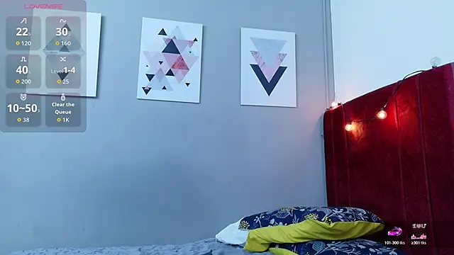 NaughtyyMommyyy online show from 06-18-26, 08:25