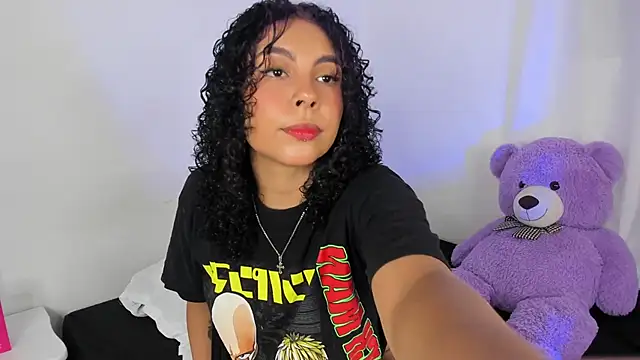 Snapshot of Violetta_cam_ chatting on 05-30-26, 02:29 Violetta cam online show from 05-30-26, 02:29