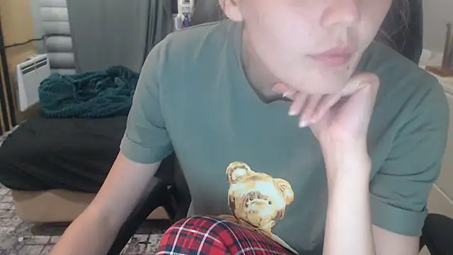 Snapshot of juili_juili chatting on 06-17-26, 08:52 juili juili online show from 06-17-26, 08:52