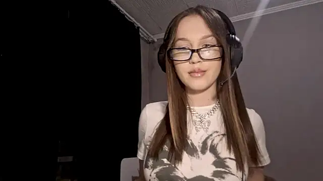 Snapshot of Katrinethequeen chatting on 05-04-26, 04:10 Katrinethequeen online show from 05-04-26, 04:10