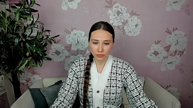 FreddaCordaro online show from 04-30-26, 12:12