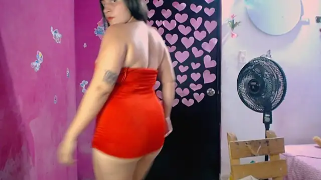 Snapshot of Kiara_tits chatting on 05-17-26, 01:16 Kiara tits online show from 05-17-26, 01:16