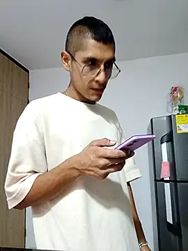Snapshot of Lil_black009 chatting on 05-06-26, 05:11 Lil black009 online show from 05-06-26, 05:11