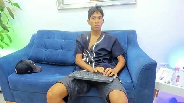 Snapshot of Zane_Belville chatting on 05-10-26, 11:25 Zane Belville online show from 05-10-26, 11:25