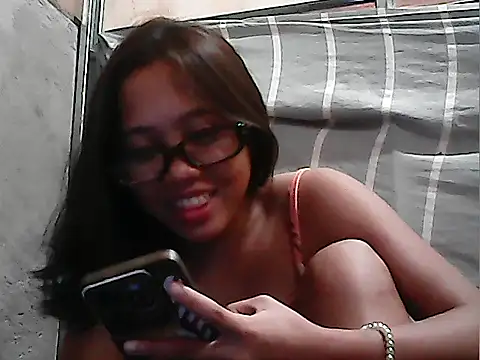 Snapshot of Yours_AsianPinayGirl18 chatting on 07-04-26, 11:42 Yours AsianPinayGirl18 online show from 07-04-26, 11:42