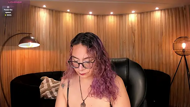 Snapshot of LoiseHarper chatting on 05-23-26, 07:35 LoiseHarper online show from 05-23-26, 07:35