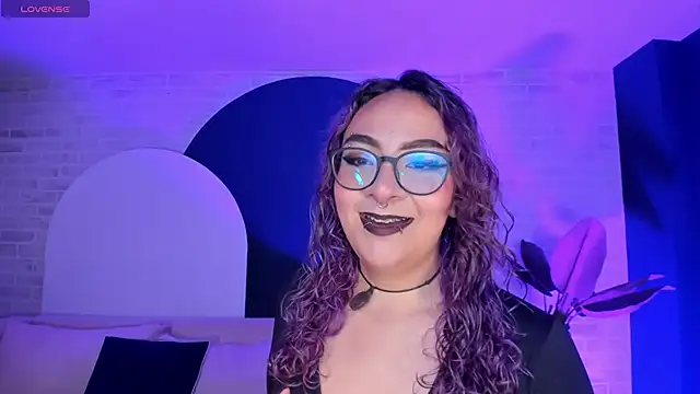 Snapshot of LoiseHarper chatting on 05-05-26, 03:31 LoiseHarper online show from 05-05-26, 03:31