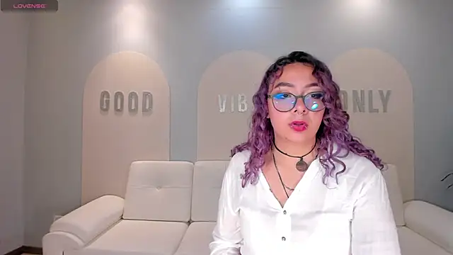 Snapshot of LoiseHarper chatting on 05-03-26, 05:38 LoiseHarper online show from 05-03-26, 05:38