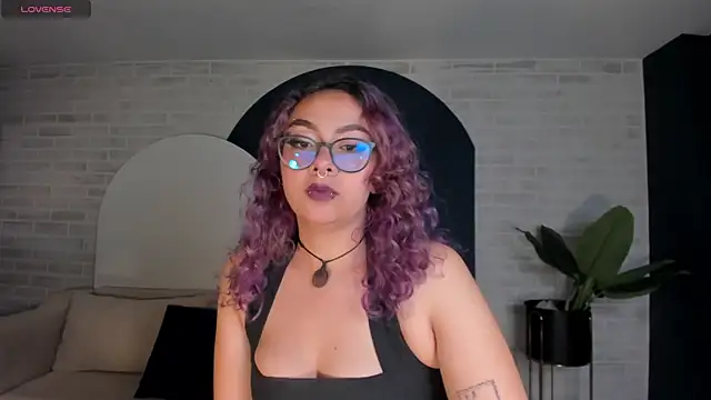 Snapshot of LoiseHarper chatting on 05-06-26, 04:27 LoiseHarper online show from 05-06-26, 04:27