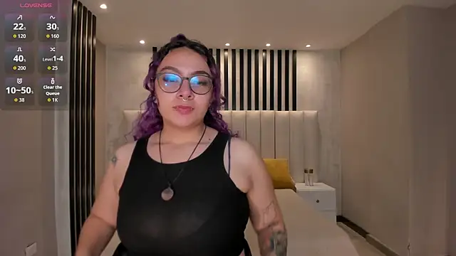 Snapshot of LoiseHarper chatting on 06-10-26, 03:52 LoiseHarper online show from 06-10-26, 03:52