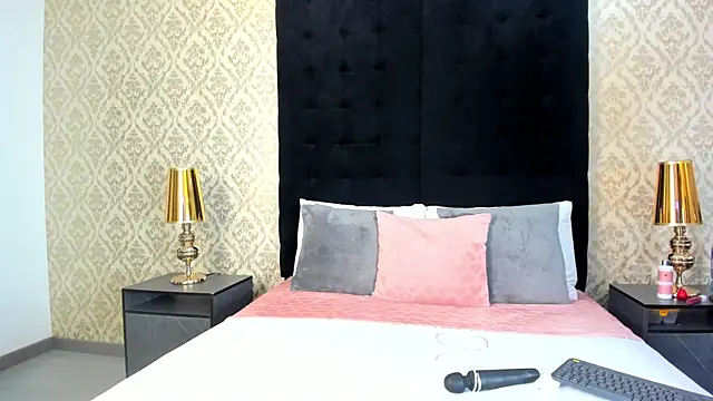 Snapshot of emilly_sweett chatting on 05-28-26, 08:15 emilly sweett online show from 05-28-26, 08:15