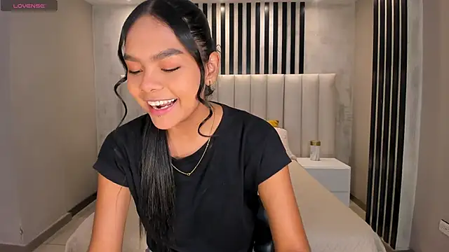 SaphiraJames online show from 05-28-26, 02:30