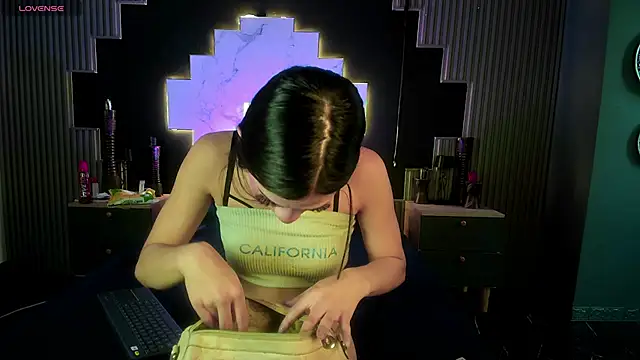 Juliette Doll  online show from 06-12-26, 02:04