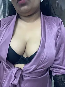 Snapshot of Tamil_Azhagie chatting on 05-31-26, 01:11 Tamil Azhagie online show from 05-31-26, 01:11