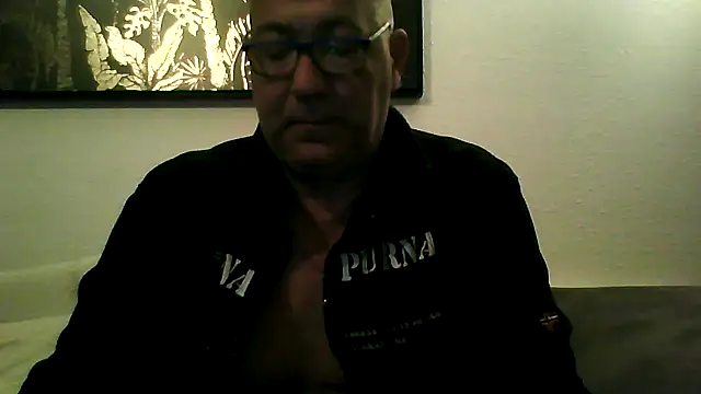 Snapshot of Soloyan chatting on 10-16-25, 05:16 Soloyan online show from 10-16-25, 05:16