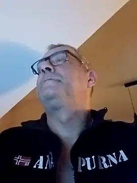 Snapshot of Soloyan chatting on 01-09-25, 06:06 Soloyan online show from 01-09-25, 06:06