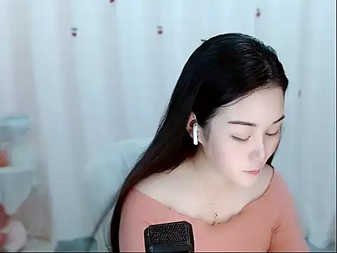 Snapshot of Amy-cnbaby chatting on 05-20-26, 01:35 Amy-cnbaby online show from 05-20-26, 01:35
