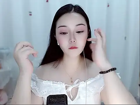 Snapshot of Amy-cnbaby chatting on 05-13-26, 01:23 Amy-cnbaby online show from 05-13-26, 01:23