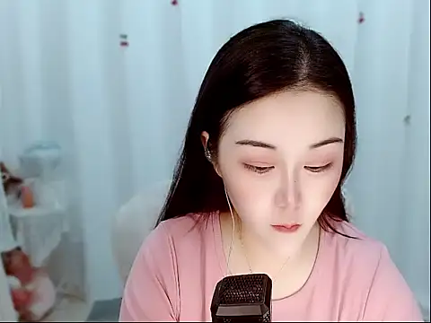 Snapshot of Amy-cnbaby chatting on 05-27-26, 01:37 Amy-cnbaby online show from 05-27-26, 01:37