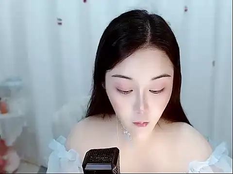 Snapshot of Amy-cnbaby chatting on 05-16-26, 01:37 Amy-cnbaby online show from 05-16-26, 01:37