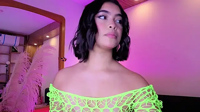 Snapshot of Chloe_monroee chatting on 05-18-26, 04:07 Chloe monroee online show from 05-18-26, 04:07