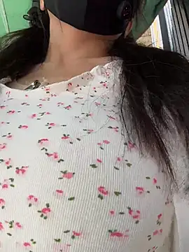 Snapshot of keke_00oo chatting on 05-04-26, 02:37 keke 00oo online show from 05-04-26, 02:37