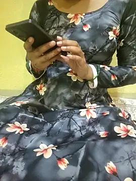 Snapshot of Seema_yadav01 chatting on 05-04-26, 05:00 Seema yadav01 online show from 05-04-26, 05:00