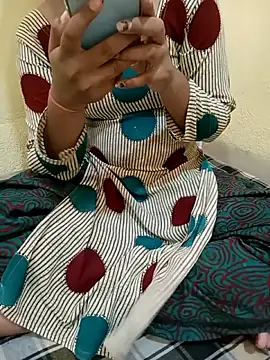 Snapshot of Seema_yadav01 chatting on 06-07-26, 06:07 Seema yadav01 online show from 06-07-26, 06:07