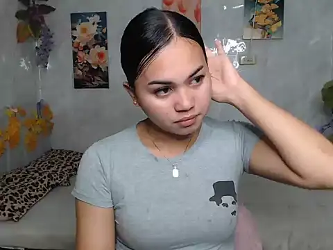 Snapshot of ur_asiankat chatting on 07-23-26, 10:28 ur asiankat online show from 07-23-26, 10:28