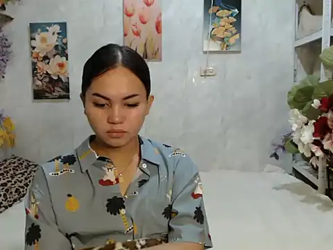 Snapshot of ur_asiankat chatting on 06-24-26, 07:11 ur asiankat online show from 06-24-26, 07:11