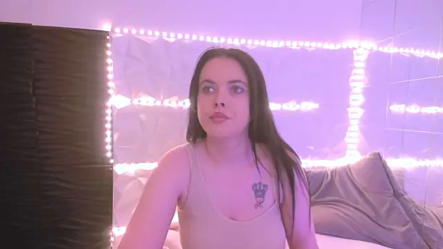 Snapshot of Isabell3 chatting on 05-19-26, 04:30 Isabell3 online show from 05-19-26, 04:30