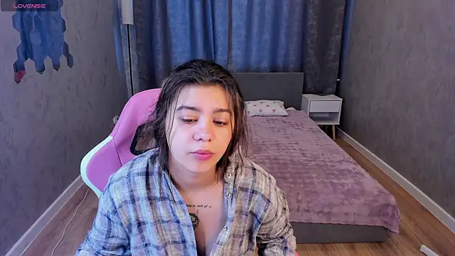 Snapshot of Trisha_Moore chatting on 08-04-26, 01:21 Trisha Moore online show from 08-04-26, 01:21