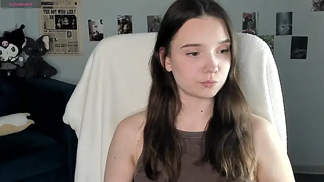 Snapshot of Elvienne chatting on 05-23-26, 03:27 Elvienne online show from 05-23-26, 03:27