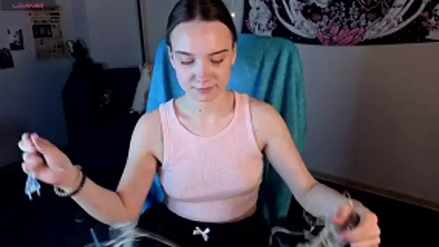 Snapshot of Elvienne chatting on 05-21-26, 03:37 Elvienne online show from 05-21-26, 03:37