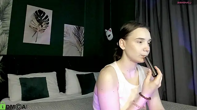 Snapshot of Elvienne chatting on 05-22-26, 03:37 Elvienne online show from 05-22-26, 03:37